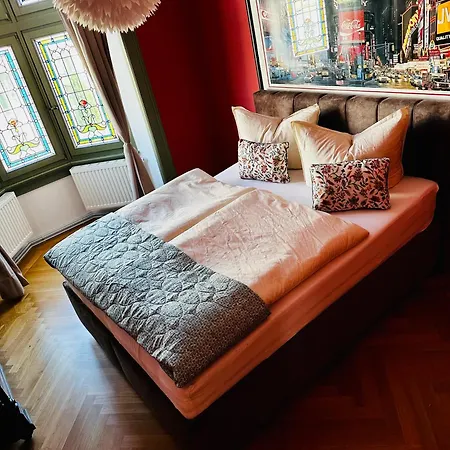 Illuminati Apartment *